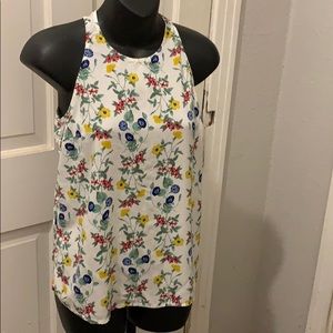🦋 3 for $10 Beautiful tank with floral print